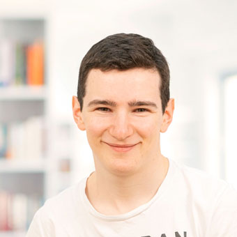 Nachhilfelehrer Ari Hechel
