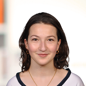 Nachhilfelehrerin Tess Hamlescher
