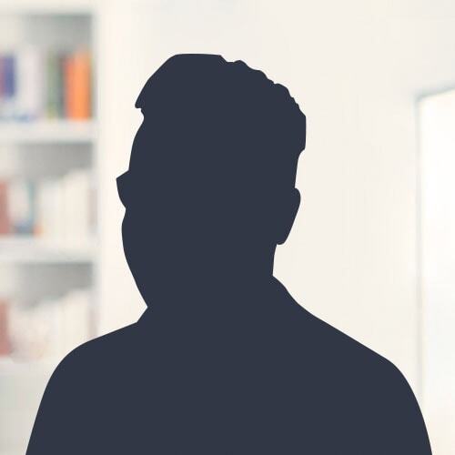 Silhouette vor Büchern